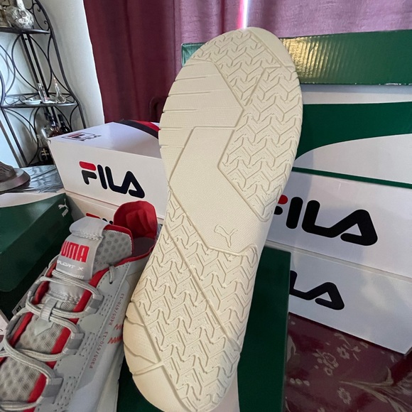 Mens size 12 Pumas - Picture 3 of 5